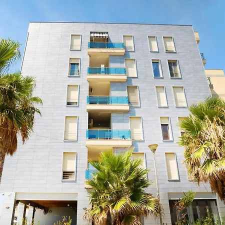 Sea View Apartment *